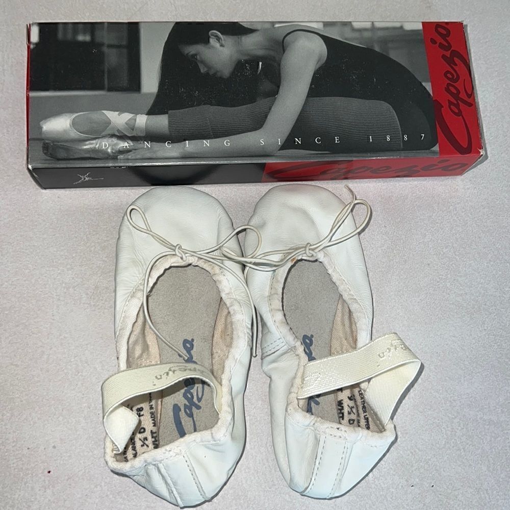 Capezio little girls 9 1/2 D white leather ballet shoes slippers New with Box